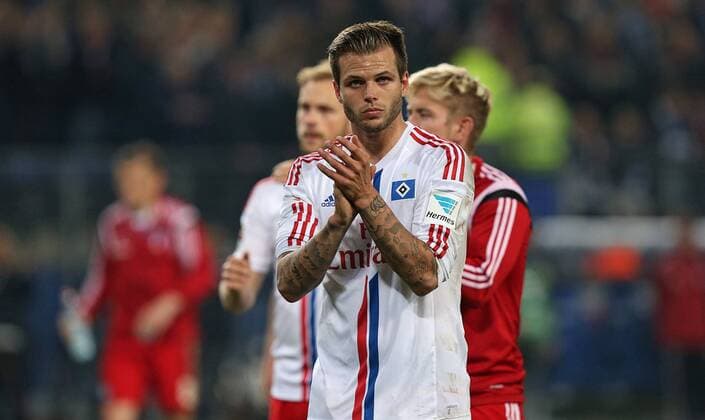 28.05.2015, Fussball Saison 2014 2015, Relegation Hinspiel, Hamburger SV - Karlsruher SC in der IMTECH-Arena Hamburg, Dennis Diekmeier (mi., Hamburg) 