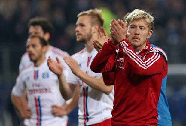 28.05.2015, Fussball Saison 2014 2015, Relegation Hinspiel, Hamburger SV - Karlsruher SC in der IMTECH-Arena Hamburg, Lewis Holtby (re., Hamburg) 