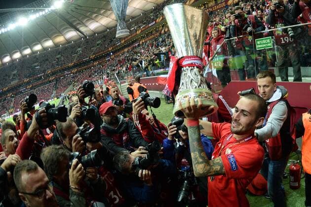 Warschau, Polen - Europa League Finale 2014 2015, FC Sevilla feiert den Sieg: Aleix Vidal 