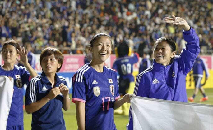Nadeshiko beat Italy in last Women s World Cup warm-up Members of Japan s national women s soccer team acknowledge supporters after beating Italy 1-0 at Minami Nagano Sports Park Football Stadium in central Japan on May 28, 2015. Yuki Ogimi, who scored in the second half, is seen at center. 