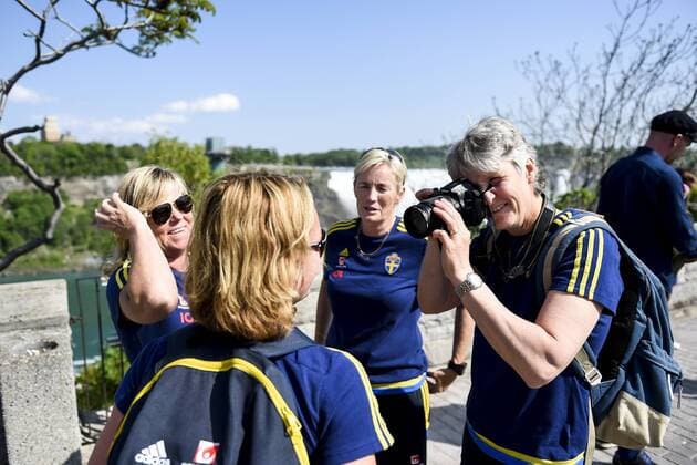 28.05.2015, Toronto - Nationalteam Schweden 2015 - Ausflug zu den Niagarafällen - Marika Domanski Lyfors, Lilie Persson, Pia Sundhage während des Ausflugs. kod CS 57658 News - May 28, 2015  - ZUMAb138