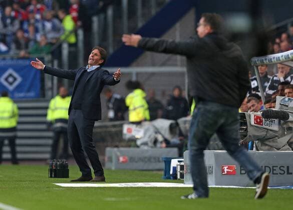 28.05.2015, Fussball Saison 2014 2015, Relegation Hinspiel, Hamburger SV - Karlsruher SC in der IMTECH-Arena Hamburg, Trainer Bruno Labbadia (li., Hamburg) 