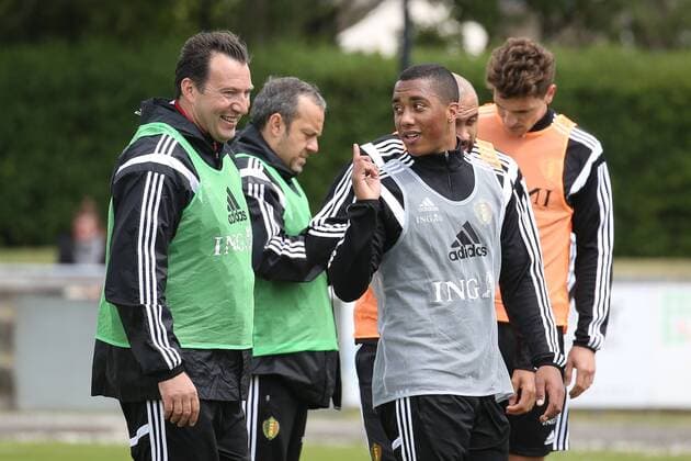 Aktuell Fußball, Training Nationalteam Belgien mit Marc Wilmots - KNOKKE-HEIST, BELGIUM: Belgium s head coach Marc Wilmots and Belgium s Youri Tielemans pictured during a training session on the second day of the training camp of Belgian national soccer team The Red Devils in Knokke-Heist, Friday 29 May 2015. The Devils are preparing for a friendly game against France and a Euro 2016 qualification game against Wales. BRUNOxFAHY  x04632950x