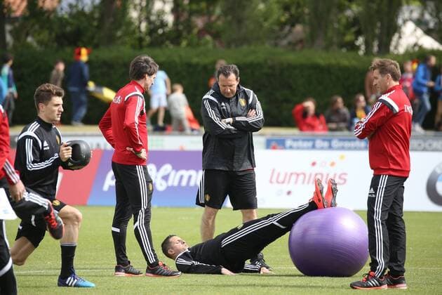 Aktuell Fußball, Training Nationalteam Belgien mit Marc Wilmots - KNOKKE-HEIST, BELGIUM: Belgium s Kevin Mirallas and Belgium s head coach Marc Wilmots pictured during a training session on the second day of the training camp of Belgian national soccer team The Red Devils in Knokke-Heist, Friday 29 May 2015. The Devils are preparing for a friendly game against France and a Euro 2016 qualification game against Wales. BRUNOxFAHY  x04632990x