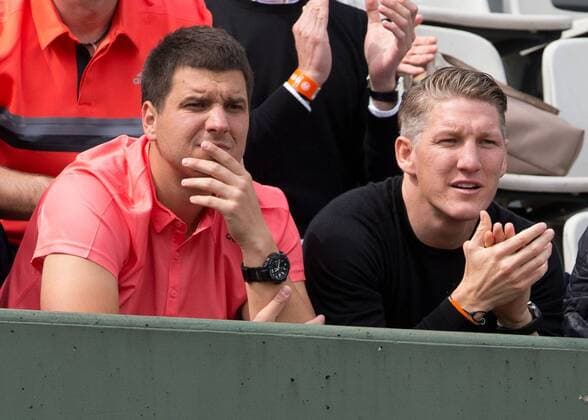 Team Ana Ivanovic (SRB) in der Spielerloge, L-R. Fitness Trainer Zlatko Novkovic und Freund Bastian Schweinsteiger, Tennis - French Open 2015 - Grand Slam ITF ATP Tennis Herren WTA Tennis Damen - Roland Garros - Paris - - France - 29 May 2015.