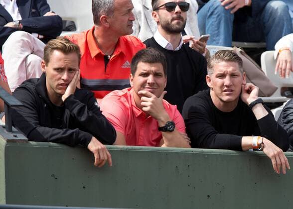 Team Ana Ivanovic (SRB) in der Spielerloge, L-R. Mats Merkel, Fitness Trainer Zlatko Novkovic und Freund Bastian Schweinsteiger, Tennis - French Open 2015 - Grand Slam ITF ATP Tennis Herren WTA Tennis Damen - Roland Garros - Paris - - France - 29 May 2015.