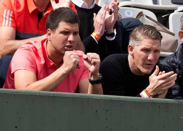 Team Ana Ivanovic (SRB) in der Spielerloge, L-R. Fitness Trainer Zlatko Novkovic und Freund Bastian Schweinsteiger, Tennis - French Open 2015 - Grand Slam ITF ATP Tennis Herren WTA Tennis Damen - Roland Garros - Paris - - France - 29 May 2015.
