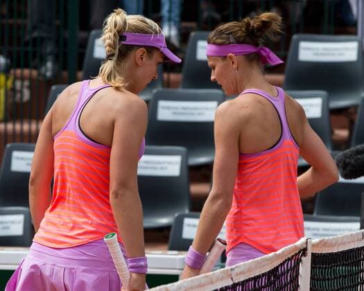 L-R. Sabine Lisicki (GER) und Lucia Safarova (CZE) beim Seitenwechsel, Tennis - French Open 2015 - Grand Slam ITF ATP Tennis Herren WTA Tennis Damen - Roland Garros - Paris - - France - 29 May 2015.