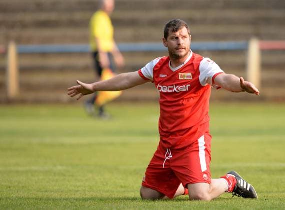 Fussball, Senioren, Traditionsmannschaften, Freundschaftsspiel zwischen den Lausitzer Legenden des FC Energie Cottbus und dem 1. FC Union Berlin 6:8, Steffen Baumgart (Traditionsauswahl 1. FC Union), Jubel nach Tor zum 3:6, 29.05. 2015,