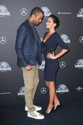 Tony Parker und Ehefrau Axelle Francine CELEBRITES : Filmpremiere Jurassic World - Paris - 29 05 2015 GwendolineLeGoffx 