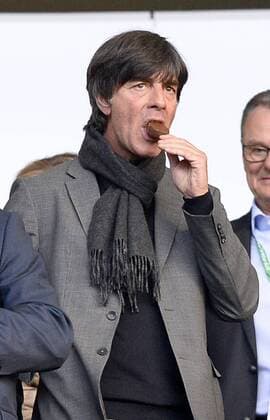 30.05.2015, Fussball DFB-Pokal 2014 15, Finale im Olympiastadion in Berlin, Borussia Dortmund - VfL Wolfsburg, Bundestrainer Joachim Löw (Deutschland) gönnt sich ein Eis 