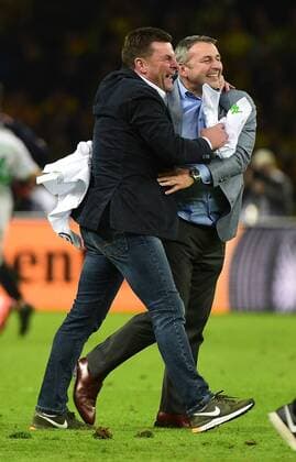 30.05.2015, xjhx, Fussball DFB-Pokal, VfL Wolfsburg - Borussia Dortmund, v.l. Trainer Dieter Hecking (VfL Wolfsburg), Sportlicher Leiter Geschaeftsfuehrer Klaus Allofs (VfL Wolfsburg) jubeln jubelt nach Spielende.
