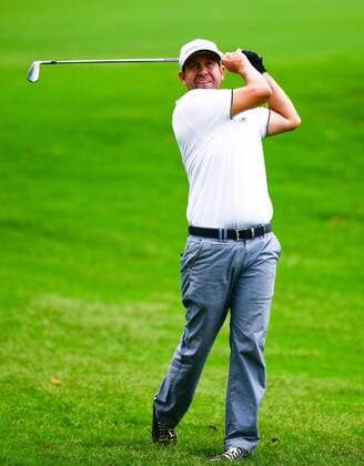 May 30, 2015: Erik Compton hits his approach shot on 1 during third round play of the AT&T Byron Nelson Championship at TPC Four Seasons in Irving, Texas. GOLF: MAY 30 PGA Golf Herren - AT&T Byron Nelson Championship - Third Round Icon1505300103 EDITORIAL USE ONLY
