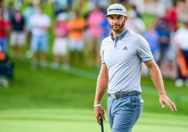 May 30, 2015: Dustin Johnson acknowledges the gallery after his putt on 1 during third round play of the AT&T Byron Nelson Championship at TPC Four Seasons in Irving, Texas. GOLF: MAY 30 PGA Golf Herren - AT&T Byron Nelson Championship - Third Round Icon1505300213 EDITORIAL USE ONLY