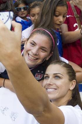 May 30, 2015: US Women s national team Nationalteam forward Alex Morgan (13) takes a selfie with a fan after the United States Womens vs. Korea Republic- International Friendly Länderspiel at Redbull Arena in Harrison, NJ. The US Women s National Team played The Korea Republic to a 0-0 draw. (Mandatory Credit: Kostas Lymperopoulos Cal Media SOCCER 2015: Korea Republic vs United States MAY 30 - ZUMAc04_
