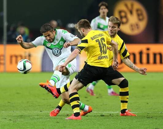 Samstag 30.05.2015, Saison 2014 2015, DFB-Pokal Finale im Berliner Olympiastadion, BVB Borussia Dortmund - VfL Wolfsburg, Ricardo Rodriguez (WOB) gegen Kuba, Jakub Blaszczykowski (BVB), Ciro Immobile (BVB), v.l.