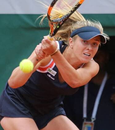 Elina Svitolina of Ukraine hits a shot during her French Open women s fourth round match against Alize Cornet of France at Roland Garros in Paris on May 31, 2015. Svitolina defeated Cornet 6-2, 7-6 (9) to advance to the next round.  PAR20150531703 DAVIDxSILPA