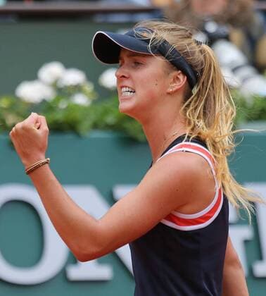 Elina Svitolina of Ukraine reacts after a shot during her French Open women s fourth round match against Alize Cornet of France at Roland Garros in Paris on May 31, 2015. Svitolina defeated Cornet 6-2, 7-6 (9) to advance to the next round.  PAR20150531717 DAVIDxSILPA