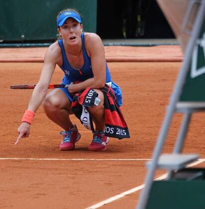 Alize Cornet of France argues with the chair umpire during her French Open women s fourth round match against Elina Svitolina of Ukraine at Roland Garros in Paris on May 31, 2015. Svitolina defeated Cornet 6-2, 7-6 (9) to advance to the next round.  PAR20150531712 DAVIDxSILPA