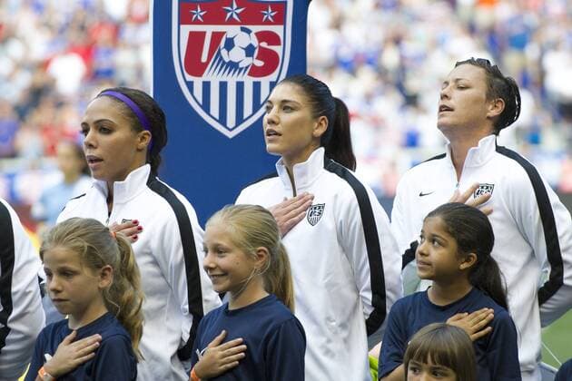 Aktuell Fußball, Damen, Länderspiel, USA - Südkorea May 30, 2015: USA Women s national team Nationalteam forward Sydney Leroux (2), USA Women s National Team goalkeeper Hope Solo (1) and USA Women s National Team forward Abby Wambach (20) stand for The National Anthem during the United States Womens vs. Korea Republic- International Friendly Länderspiel at Redbull Arena in Harrison, NJ. The US Women s National Team played The Korea Republic to a 0-0 draw. (Mandatory Credit: Kostas Lymperopoulos Cal Media SOCCER 2015: Korea Republic vs United States MAY 30 - ZUMAc04_