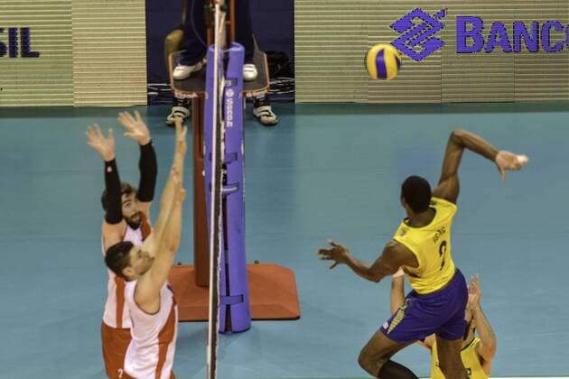 BRASIL X SERBIA Word League BELO HORIZONTE, MG - 05 31 2015: BRAZIL X SERBIA Volleyball WORLD LEAGUE - isac Player Brazil during BRAZIL X SERBIA Volleyball WORLD LEAGUE.  Mour?oxPanda
