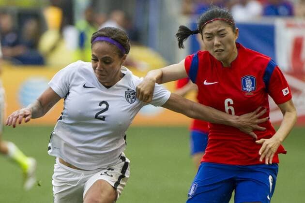 Aktuell Fußball, Damen, Länderspiel, USA - Südkorea May 30, 2015: USA Women s national team Nationalteam forward Sydney Leroux (2) and Korea Republic defender SHIM Seoyeon (6) react to the ball during the United States Womens vs. Korea Republic- International Friendly Länderspiel at Redbull Arena in Harrison, NJ. The US Women s National Team played The Korea Republic to a 0-0 draw. (Mandatory Credit: Kostas Lymperopoulos Cal Media SOCCER 2015: Korea Republic vs United States MAY 30 - ZUMAc04_