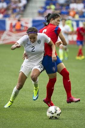 Aktuell Fußball, Damen, Länderspiel, USA - Südkorea May 30, 2015: USA Women s national team Nationalteam forward Sydney Leroux (2) and Korea Republic defender SHIM Seoyeon (6) react to the ball during the United States Womens vs. Korea Republic- International Friendly Länderspiel at Redbull Arena in Harrison, NJ. The US Women s National Team played The Korea Republic to a 0-0 draw. (Mandatory Credit: Kostas Lymperopoulos Cal Media SOCCER 2015: Korea Republic vs United States MAY 30 - ZUMAc04_