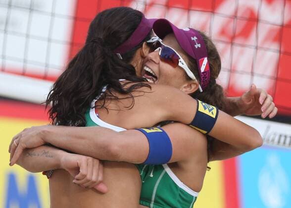 MOSCOW, RUSSIA. MAY 31, 2015. Brazil s Larissa Franca (L) and Talita Antunes hug during the 2015 FIVB Beach volleyball Beachvolleyball Grand Slam bronze medal match against the Netherlands in Moscow. Artyom Korotayev TASS  TS004CD7