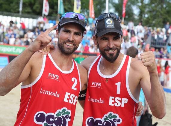 MOSCOW, RUSSIA. MAY 31, 2015. Spain s gold medalists Pablo Herrera (R) and Adrian Gavira react as they win the 2015 FIVB Beach volleyball Beachvolleyball Grand Slam men s tournament in Moscow. Artyom Korotayev TASS  TS004CF9