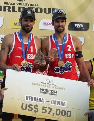 MOSCOW, RUSSIA. MAY 31, 2015. Spain s gold medalists Pablo Herrera (L) and Adrian Gavira pose at an awards ceremony as they win the 2015 FIVB Beach volleyball Beachvolleyball Grand Slam men s tournament in Moscow. Artyom Korotayev TASS  TS004CF7