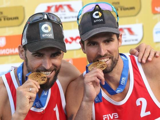 MOSCOW, RUSSIA. MAY 31, 2015. Spain s gold medalists Pablo Herrera (L) and Adrian Gavira pose at an awards ceremony as they win the 2015 FIVB Beach volleyball Beachvolleyball Grand Slam men s tournament in Moscow. Artyom Korotayev TASS  TS004CF8