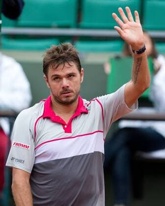 Stanislas Wawrinka (SUI) winkt und bedankt sich bei den Zuschauern nach seinem Sieg, Tennis - French Open 2015 - Grand Slam ITF ATP Tennis Herren WTA Tennis Damen - Roland Garros - Paris - - France - 31 May 2015.
