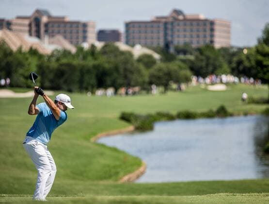 May 31, 2015: Erik Compton tees off on hole 3 during the fourth round of the AT&T Byron Nelson at TPC Four Seasons Resort in Irving, TX. GOLF: MAY 31 PGA Golf Herren - AT&T Byron Nelson Championship - Final Round Icon150531324 EDITORIAL USE ONLY