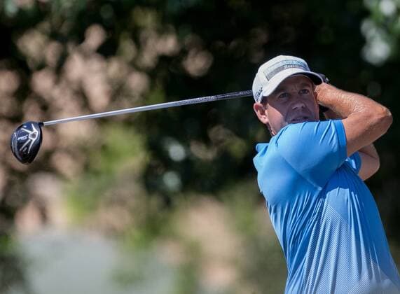 May 31, 2015: Erik Compton tees off on hole 1 during the fourth round of the AT&T Byron Nelson at TPC Four Seasons Resort in Irving, TX. GOLF: MAY 31 PGA Golf Herren - AT&T Byron Nelson Championship - Final Round Icon1505310084 EDITORIAL USE ONLY