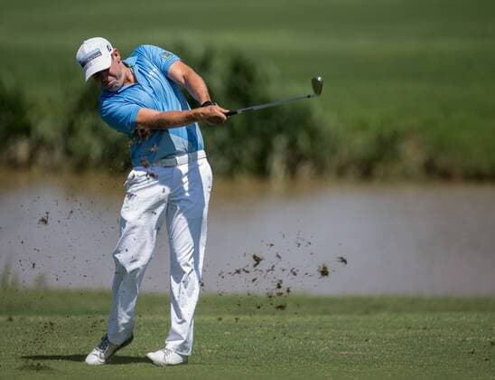 May 31, 2015: Erik Compton hits his second shot on hole 4 during the fourth round of the AT&T Byron Nelson at TPC Four Seasons Resort in Irving, TX. GOLF: MAY 31 PGA Golf Herren - AT&T Byron Nelson Championship - Final Round Icon1505310154 EDITORIAL USE ONLY