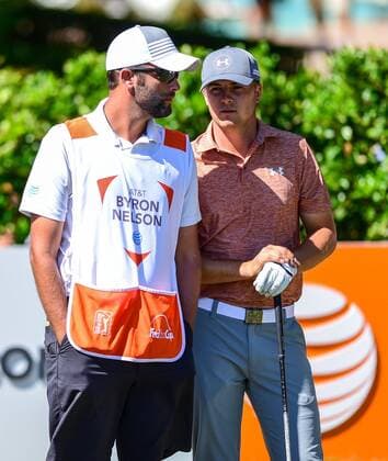 May 31, 2015: Jordan Spieth discusses his 1 tee shot with his caddie during final round play of the AT&T Byron Nelson Championship at TPC Four Seasons in Irving, Texas. GOLF: MAY 31 PGA Golf Herren - AT&T Byron Nelson Championship - Final Round Icon150531004 EDITORIAL USE ONLY
