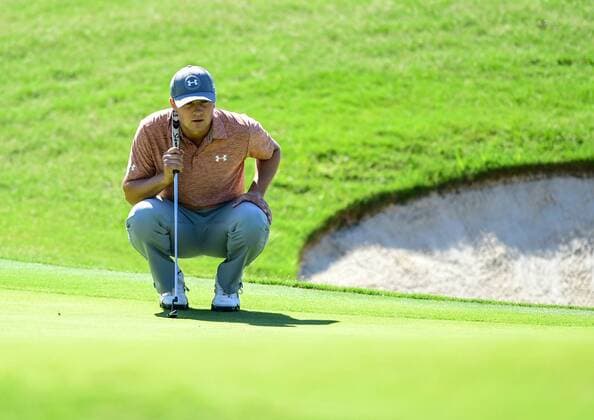 May 31, 2015: Jordan Spieth lines up his putt on 1 during final round play of the AT&T Byron Nelson Championship at TPC Four Seasons in Irving, Texas. GOLF: MAY 31 PGA Golf Herren - AT&T Byron Nelson Championship - Final Round Icon150531010 EDITORIAL USE ONLY
