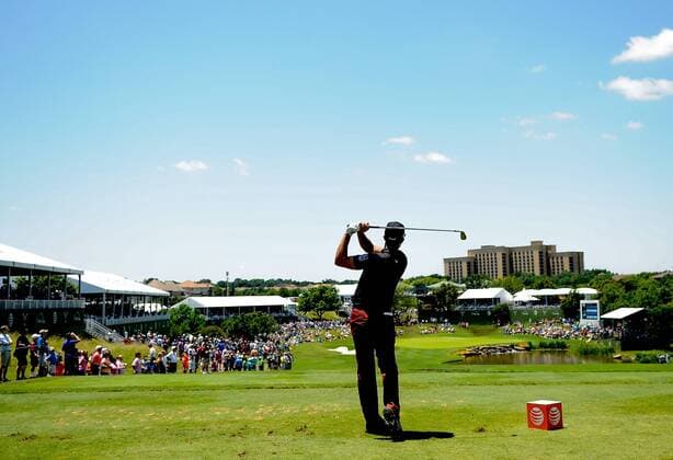 May 31, 2015: Adam Hadwin tees off on the par three 17 during final round play of the AT&T Byron Nelson Championship at TPC Four Seasons in Irving, Texas. GOLF: MAY 31 PGA Golf Herren - AT&T Byron Nelson Championship - Final Round Icon150531046 EDITORIAL USE ONLY