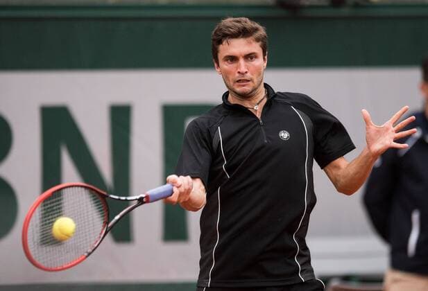 31.05.2015. Roland Garros, Paris, France. Gilles Simon of France in action during his Men s Singles match against Stan Wawrinka of Switzerland on day eight of the 2015 French Open at Roland Garros on May 31, 2015 in Paris, France. xBenxPipex  ActionPlus11626719