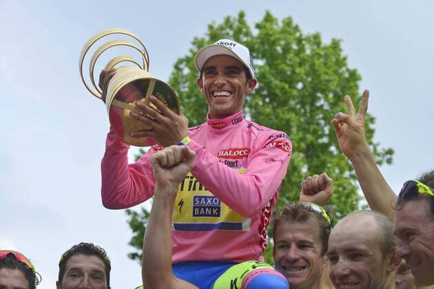 IPP20150531 Cycling Radsport: Giro d Italia 2015, Sieger Alberto Contador im Rosa und mit Pokal Trophäe - Trikot Tinkoff Saxo Bank xHOCHxZWEIx xItalyxPhotoxPressx 