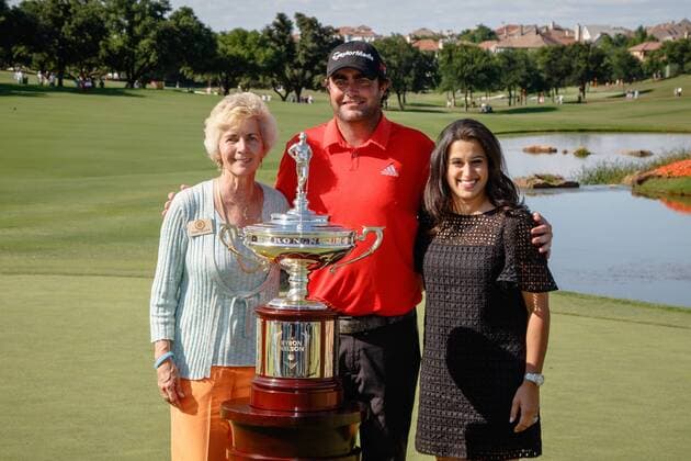 31 MAY 2015: Steven Bowditch, his wife Amanda and host Peggy Nelson pose with the winners trophy on 18 after the final round of the AT&T Byron Nelson Championship in Irving, TX. GOLF: MAY 31 PGA Golf Herren - AT&T Byron Nelson Championship - Final Round Icon150531854 EDITORIAL USE ONLY