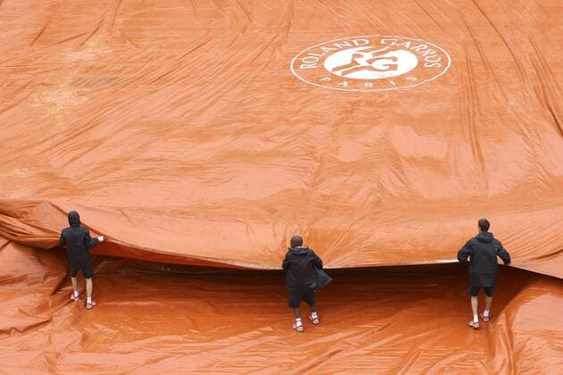 Foto : Regenpause Tennis French Open in Paris So. 31.05.2015