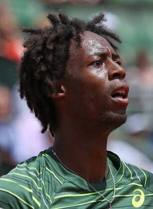 Gael Monfils of France reacts after a shot during his French Open men s fourth round match against Roger Federer of Switzerland at Roland Garros in Paris on June 1, 2015. Federer defeated Monfils 6-3, 4-6, 6-4, 6-1 to advance to the next round.  PAR20150601728 DAVIDxSILPA
