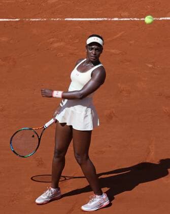 American Sloane Stephens hits a shot during her French Open women s fourth round match against American Serena Williams at Roland Garros in Paris on June 1, 2015. Williams defeated Stephens 1-6, 7-5, 6-3 to advance to the next round.  PAR20150601747 DAVIDxSILPA