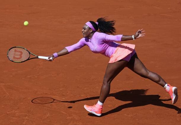 American Serena Williams hits a shot during her French Open women s fourth round match against American Sloane Stephens at Roland Garros in Paris on June 1, 2015. Williams defeated Stephens 1-6, 7-5, 6-3 to advance to the next round.  PAR20150601746 DAVIDxSILPA