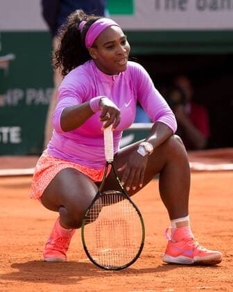Serena Williams (USA) ist ausgerutscht, schaut frustriert, Frust,Aerger,Emotion, Tennis - French Open 2015 - Grand Slam ITF ATP Tennis Herren WTA Tennis Damen - Roland Garros - Paris - - France - 1 June 2015.