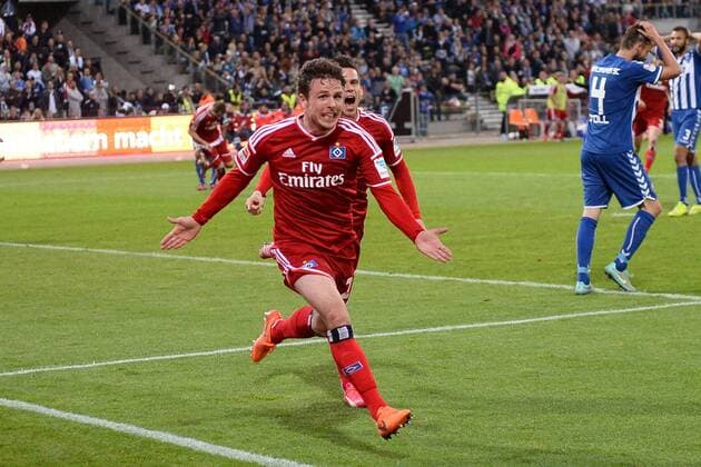 Fussball 1. Bundesliga Relegation Karlsruher SC - Hamburger SV am 01.06.2015 im Wildparkstadion in Karlsruhe Torjubel zum 1:2 durch Nicolai Müller ( Hamburg ), vorne