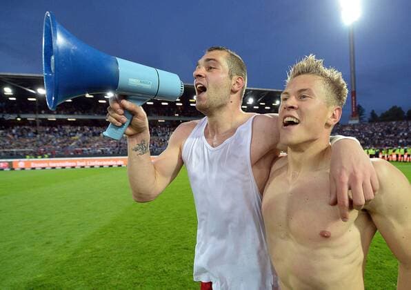 01.06.2015, xjhx, Fussball Relegation, Karlsruher SC - Hamburger SV, v.l. Pierre-Michel Lasogga (Hamburger SV), Matthias Ostrzolek (Hamburger SV) jubeln jubelt nach Spielende.