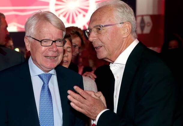 BECKENBAUER Franz Team FC Bayern Muenchen mit DFL Praesident RAUBALL beim Meisterschaftsdinner im Hotel Postpalas DFL Bundesliga Saison 2014-2015 Spiel FC Bayern Muenchen-Mainz 05 2 : 0 am 23. Mai 2015 in Muenchen 
