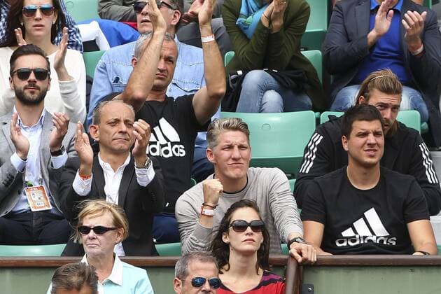 Bastian Schweinsteiger et clan Ana Ivanovic CELEBRITES : Roland Garros J11 - Quart de Finales Femmes - 02 06 2015 GwendolineLeGoff Panoramic 